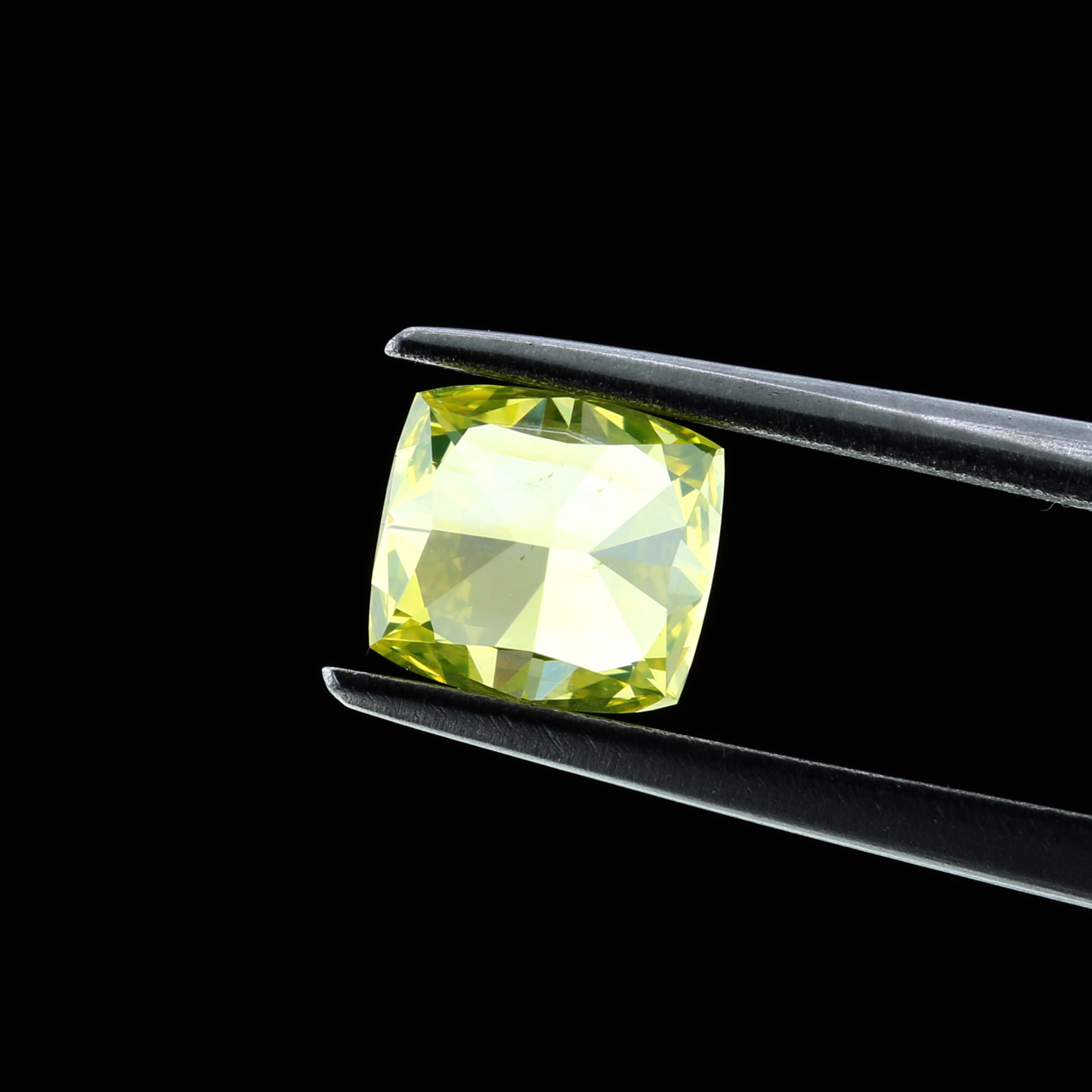 0.184 Ct Fancy Deep Greenish Yellow VS2 CGL Japan Natural