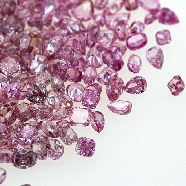 Natural Fancy Intense-Vivid Pink Fancy shape diamond 0.05 ct to 0.10 ct sizes. VS-SI